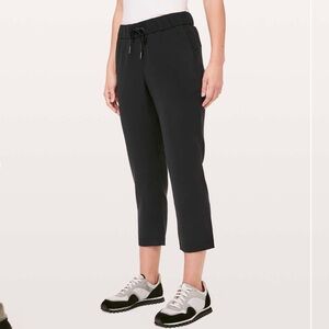 Lululemon On The Fly Crop *Woven 23"